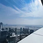 Stunning Apt With Balcony & Incredible Views Dubai