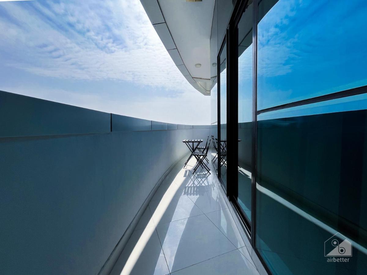Apartment Stunning With Balcony & Incredible Views